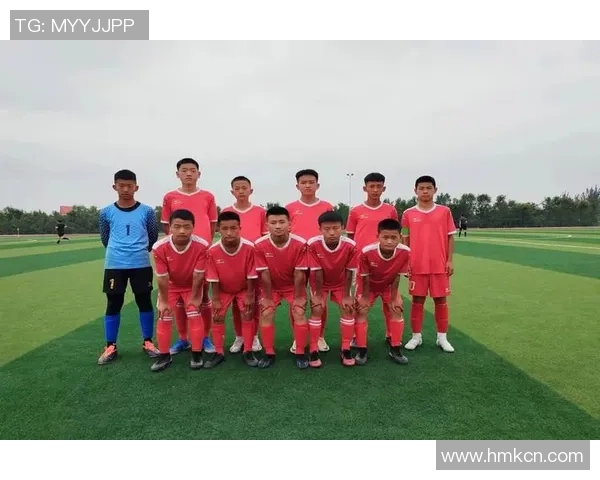 足球有32支球队争夺荣耀赛场的激情与梦想之旅